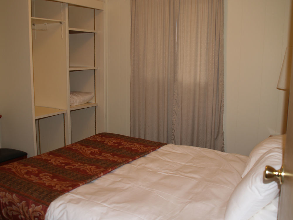 Island Acres Resort Motel 거니슨 외부 사진